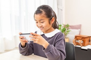 日本研究称手机毁了孩子大脑：成绩下滑 发育停滞