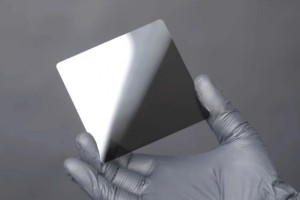 新型玻璃硬盘寿命可达5000年：烤箱烘烤之后完好无损